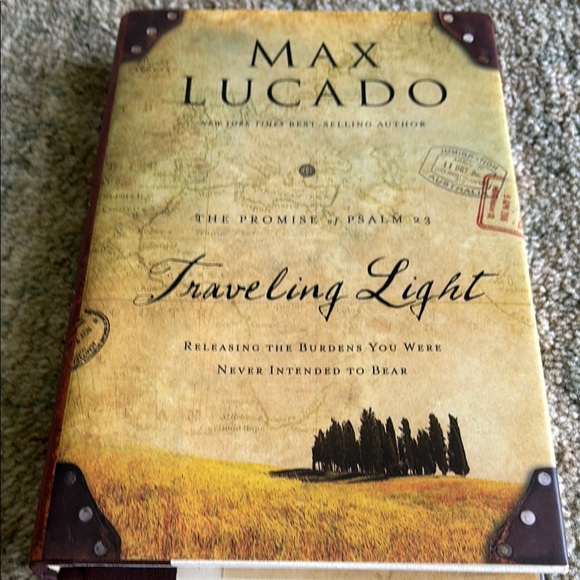 Max Lucado 'Traveling Light' Book The PROMISE of PSALM 23 - Picture 1 of 6